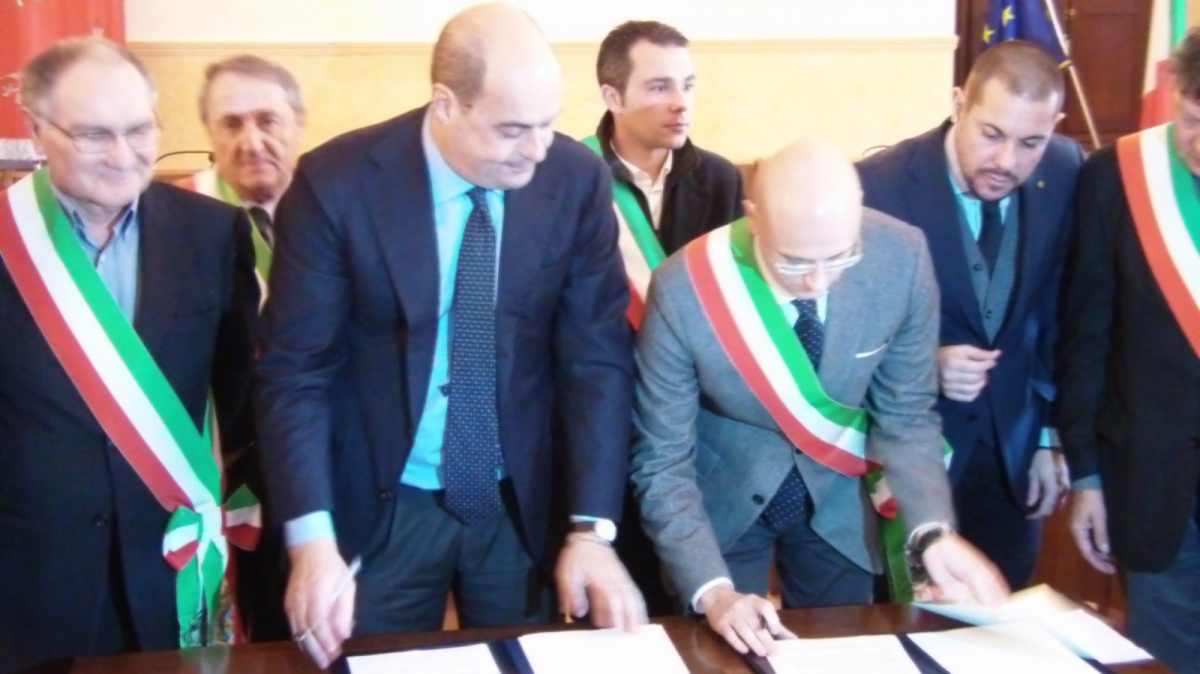 Distretto industriale: Zingaretti firma il protocollo d'intesa tra Regione e Comuni